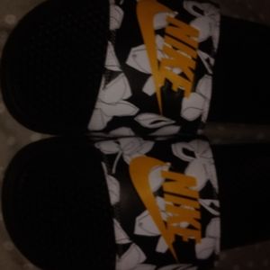 Im selling nike slides